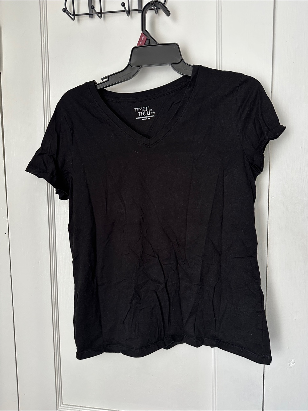 Time and Tru Black V-Neck Short Sleeve Tee